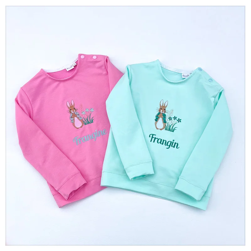 Sweat rose bonbon broderie Pierre Lapin Beatrix Potter – Image 2