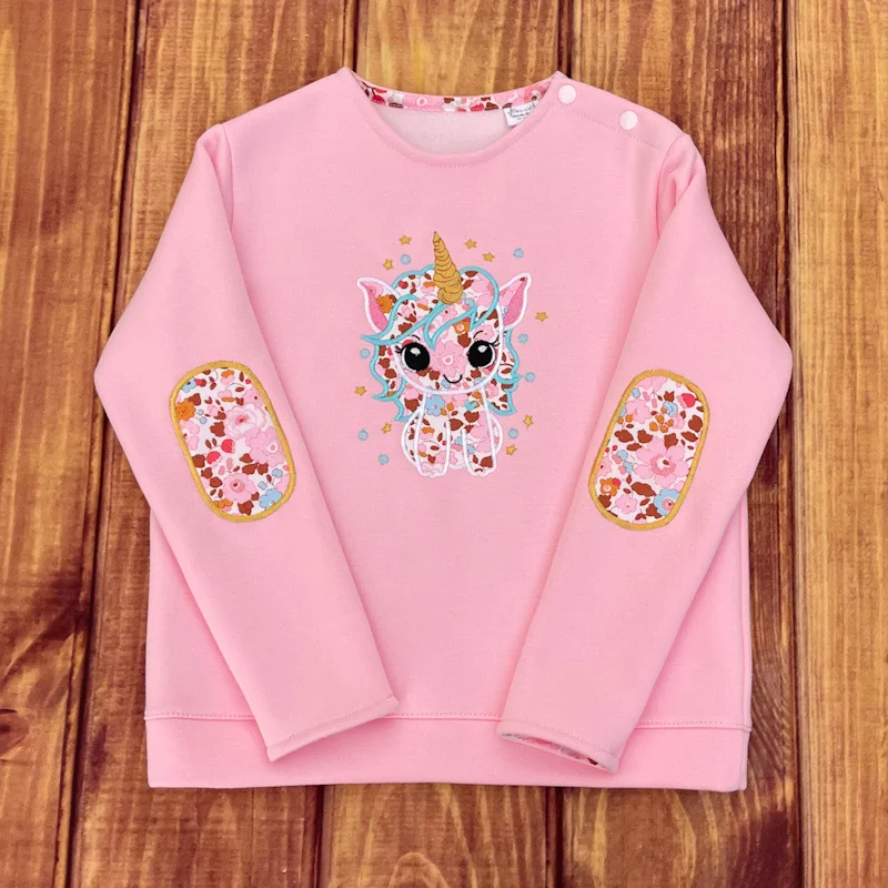 Sweat molletonné rose layette et liberty Betsy écureuil broderie licorne girly – Image 2