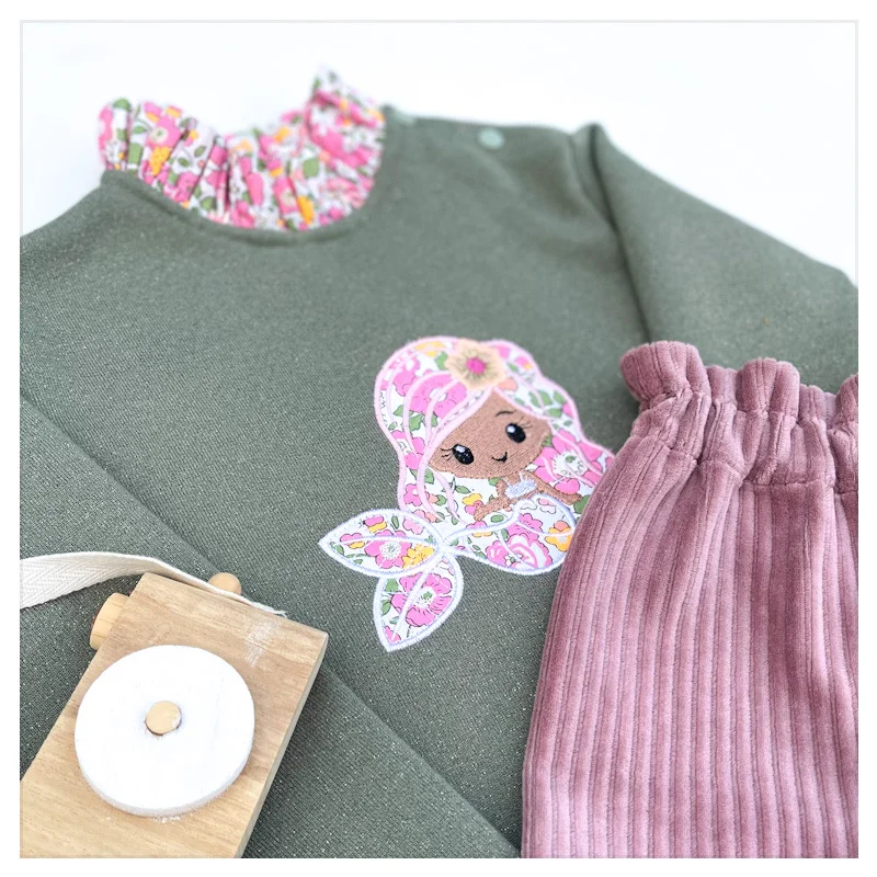 Sweat kaki pailleté et liberty Betsy pêche fluo broderie sirène
