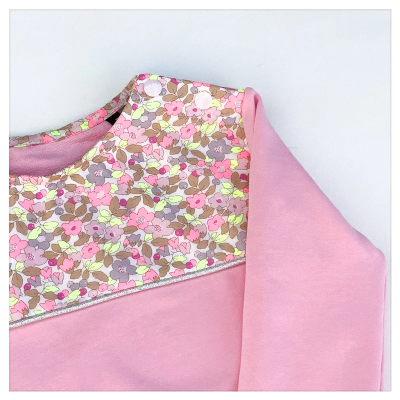 Sweat léger rose layette et Liberty USA Betsy berry latte