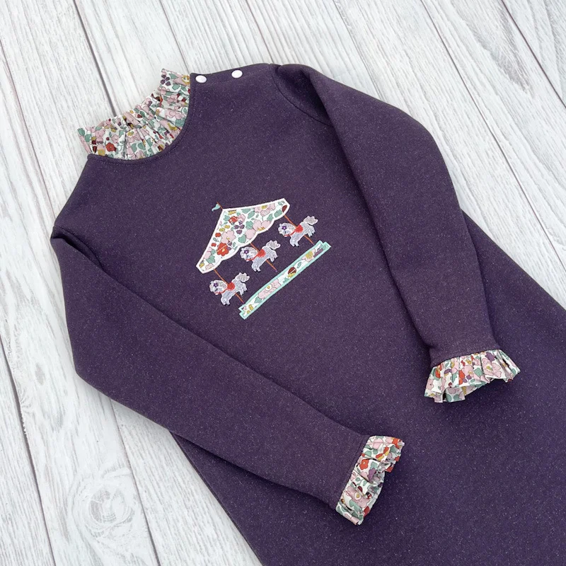 Robe brodée sweat violet pailleté et Liberty Betsy rust – Image 2