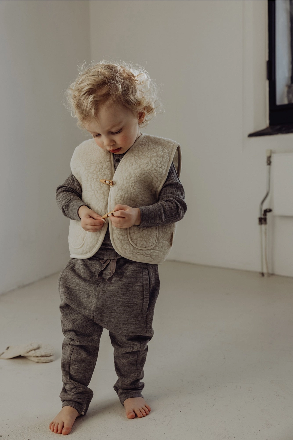 Gilet enfant sherpa laine | Milk – Finch and Fable – Image 4