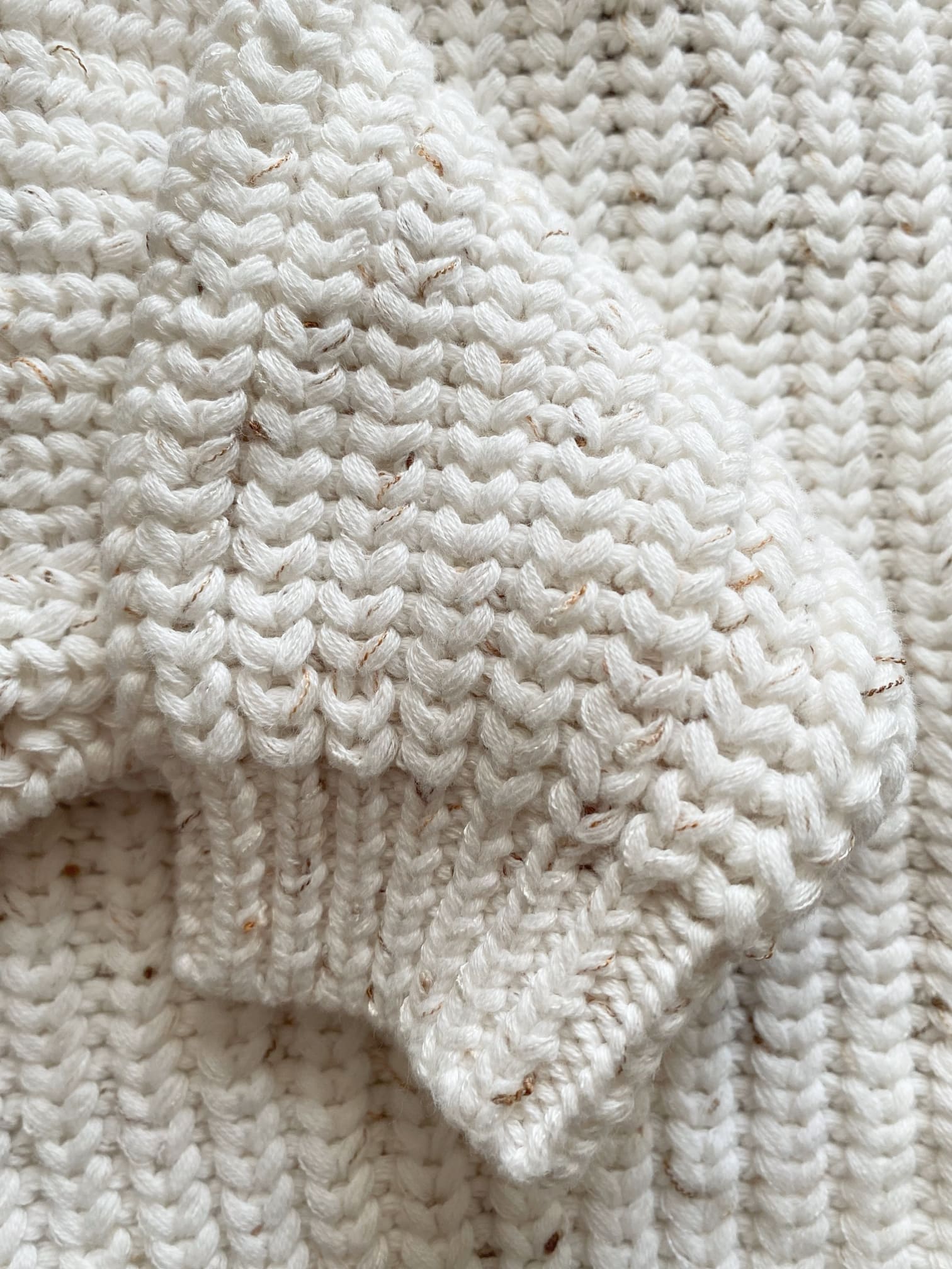 Pull bébé oversize | Blanc moucheté – Image 3