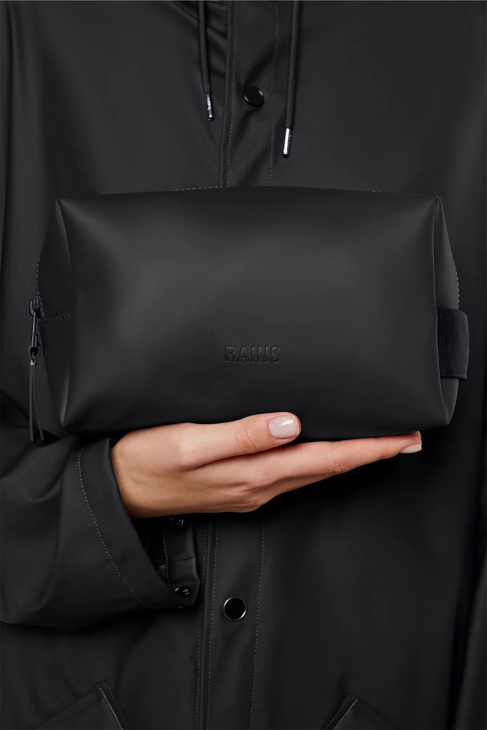 RAINS – Wash Bag Small, Black – Image 3